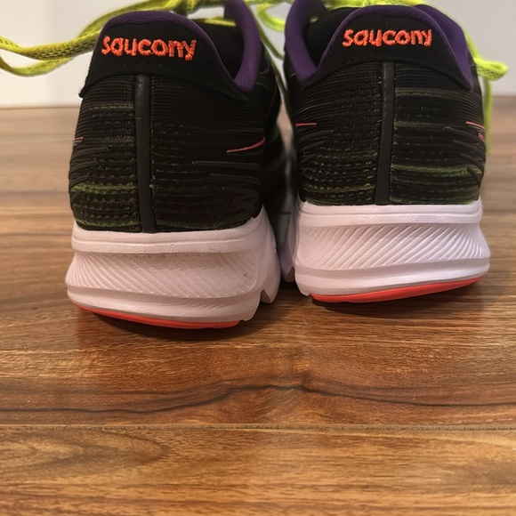 Saucony running shoes - Picture 5 of 6